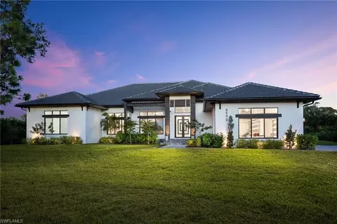 6590 Trail Blvd, Naples, FL 34108