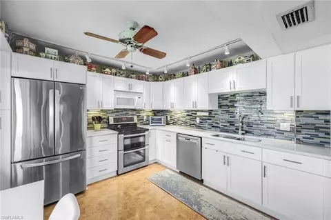 Kitchen - 261 Memory Ln #4, Naples, FL 34112 photo 2 of 4