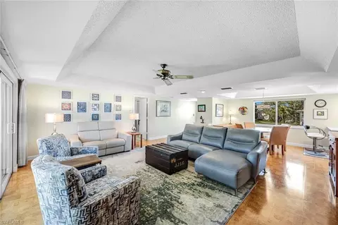 261 Memory Ln #4, Naples, FL 34112