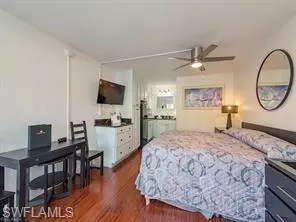 2555 9th St N #109, Naples, FL 34103