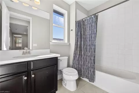 Bath - 3328 Pilot Cir, Naples, FL 34120 photo 3 of 3