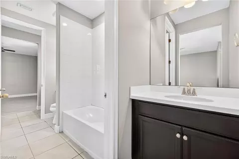 Bath - 3328 Pilot Cir, Naples, FL 34120 photo 2 of 3