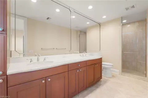 Bath - 81 Seagate Dr #1103, Naples, FL 34103 photo 2 of 2
