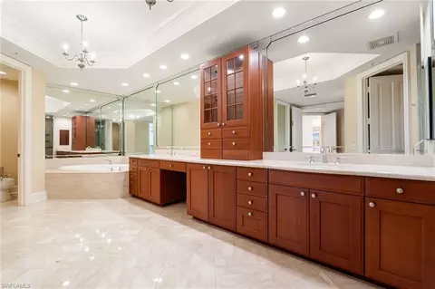 Bath - 81 Seagate Dr #1103, Naples, FL 34103 photo 1 of 2