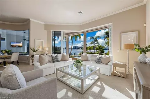 2825 Leeward Ln, Naples, FL 34103