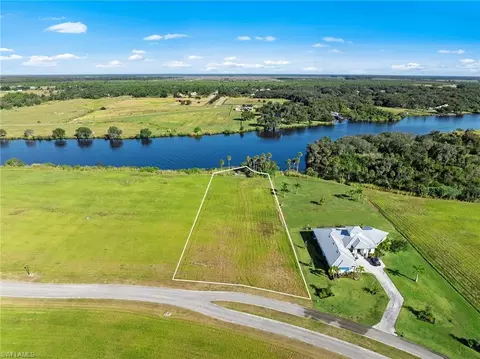 22821 Yellow Button Ln, Alva, FL 33920