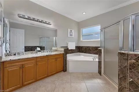 Bath - 5769 Mango Cir, Naples, FL 34110 photo 1 of 2