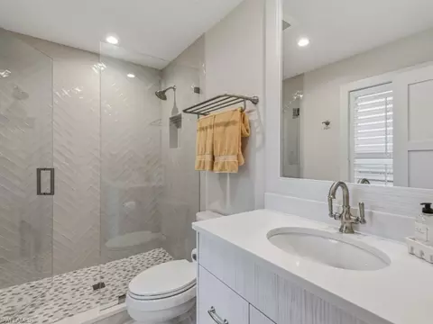 Bath - 2448 Harbor Rd, Naples, FL 34104 photo 2 of 5