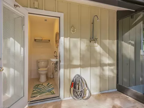 Bath - 2448 Harbor Rd, Naples, FL 34104 photo 4 of 5