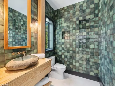 Bath - 424 Spinnaker Dr, Naples, FL 34102 photo 4 of 9