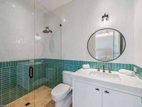 Bath - 424 Spinnaker Dr, Naples, FL 34102 photo 6 of 9