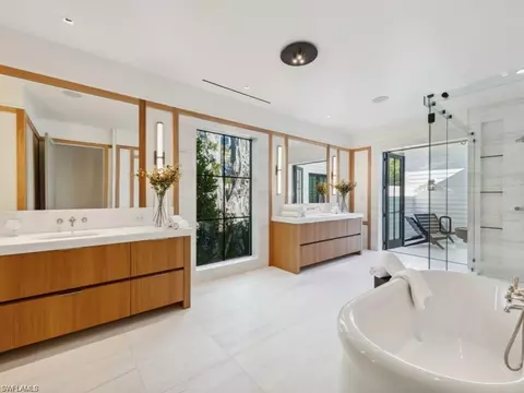 Bath - 424 Spinnaker Dr, Naples, FL 34102 photo 1 of 9