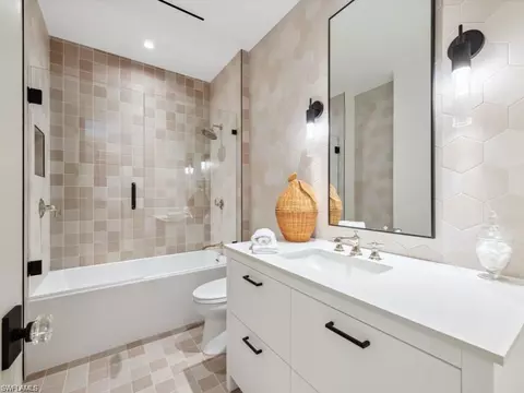 Bath - 424 Spinnaker Dr, Naples, FL 34102 photo 9 of 9