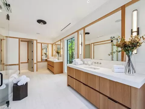 Bath - 424 Spinnaker Dr, Naples, FL 34102 photo 2 of 9