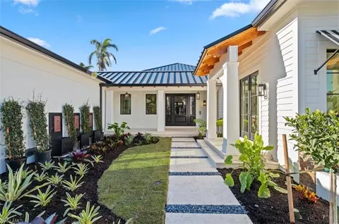 Exterior - 424 Spinnaker Dr, Naples, FL 34102 photo 3 of 14