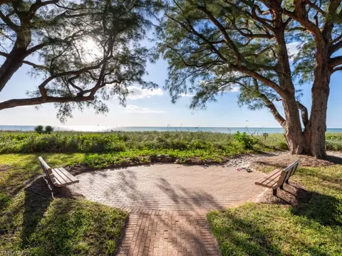 Exterior - 424 Spinnaker Dr, Naples, FL 34102 photo 11 of 14
