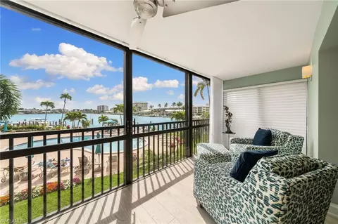 222 Harbour Dr #207, Naples, FL 34103