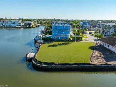 231 Trade Winds Ave, Naples, FL 34108