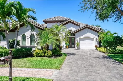 7450 Lantana Cir, Naples, FL 34119