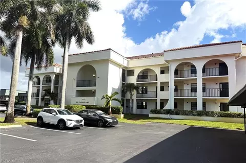700 Valley Stream Dr #303, Naples, FL 34113