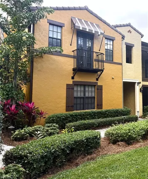 8941 Malibu St #1, Naples, FL 34113