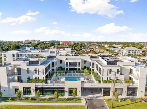 82 9th St S #301, Naples, FL 34102