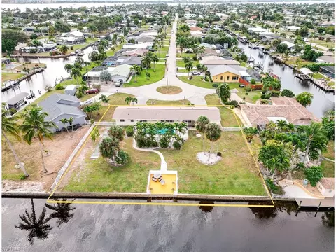 5207 Willow Ct, Cape Coral, FL 33904