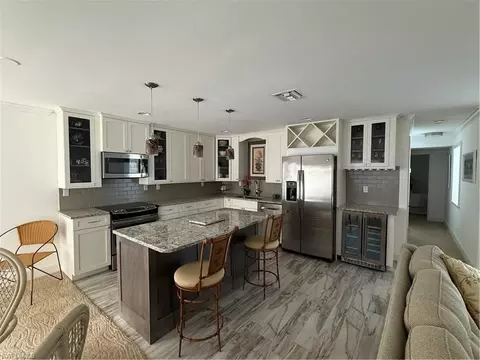 1950 Gulf Shore Blvd N #201, Naples, FL 34102