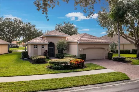 6840 Bent Grass Dr, Naples, FL 34113