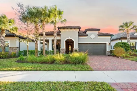 9811 Everglades Dr, Naples, FL 34120