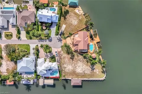 357 Germain Ave, Naples, FL 34108 photo 2