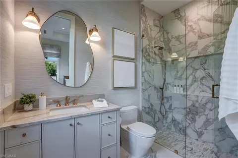 Bath - 436 Putter Point Ct, Naples, FL 34103 photo 6 of 8