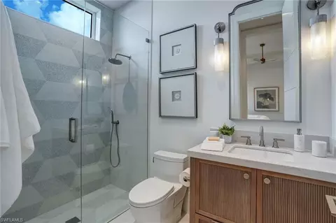 Bath - 436 Putter Point Ct, Naples, FL 34103 photo 5 of 8