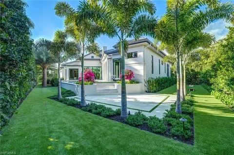 Exterior - 436 Putter Point Ct, Naples, FL 34103 photo 9 of 13