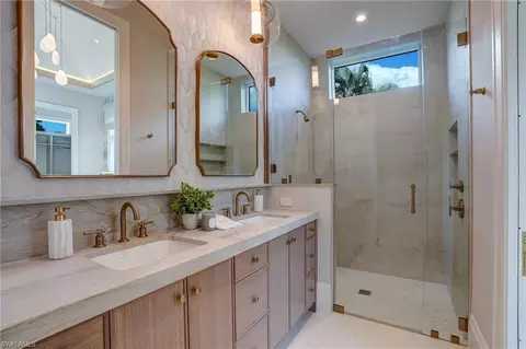 Bath - 436 Putter Point Ct, Naples, FL 34103 photo 3 of 8