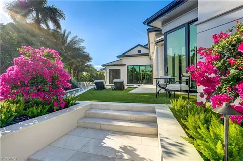 Exterior - 436 Putter Point Ct, Naples, FL 34103 photo 7 of 13