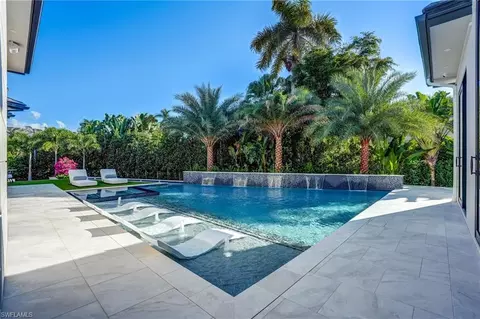Exterior - 436 Putter Point Ct, Naples, FL 34103 photo 4 of 13