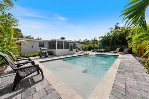 1280 Embassy Ln, Naples, FL 34104