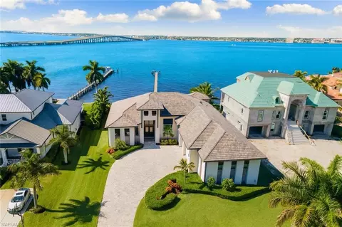 12484 Riverside Dr, Fort Myers, FL 33919