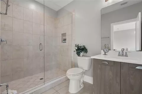 Bath - 14844 Dockside Ln, Naples, FL 34114 photo 4 of 6