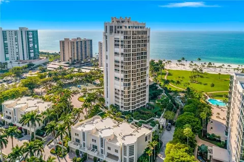 4021 Gulf Shore Blvd N #403, Naples, FL 34103