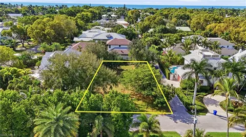 245 5th St N, Naples, FL 34102