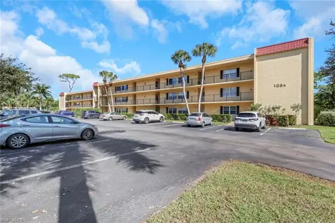 1084 Forest Lakes Dr #7304, Naples, FL 34105