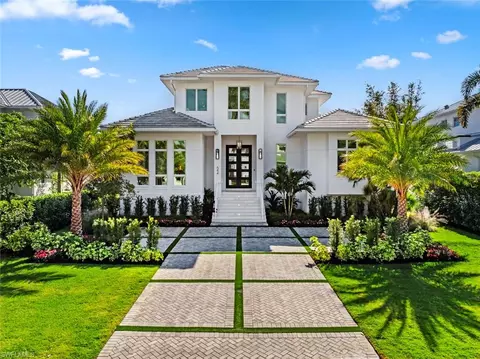 544 13th Ave S, Naples, FL 34102