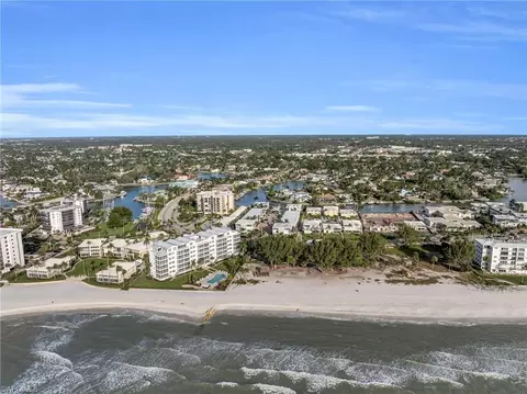 2100 Gulf Shore Blvd N #206, Naples, FL 34102