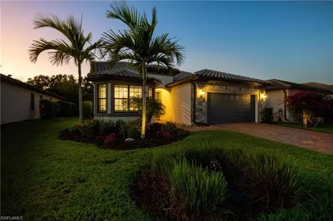 6825 Greenbriar Ct, Naples, FL 34114