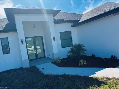 3303 24 St SW, Lehigh Acres, FL 33976