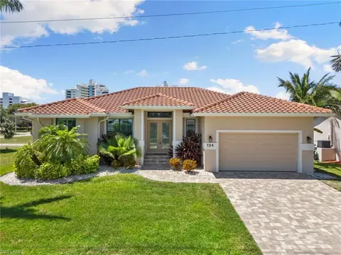 724 Seagrape Dr, Marco Island, FL 34145