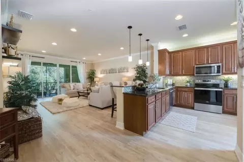6502 Monterey Pt #202, Naples, FL 34105