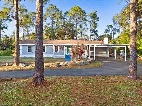 460 9th St SW, Naples, FL 34117
